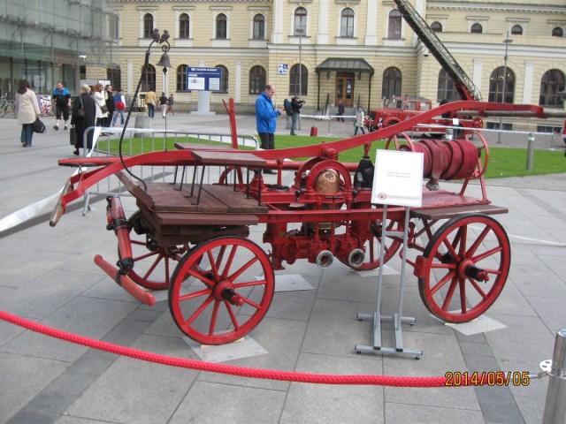 Sikawka OSP Głogoczów przed Galerią Krakowską